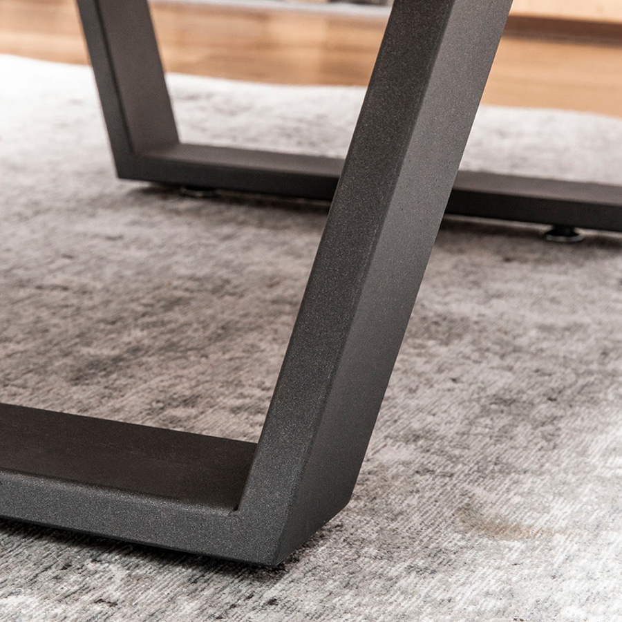 Table basse industrielle en chêne clair avec piètement en acier noir - Taïga