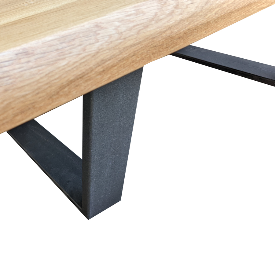 Table basse industrielle en chêne clair avec piètement en acier noir - Taïga