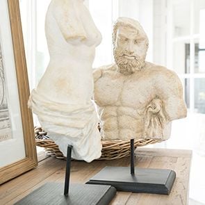 Statuette buste d'homme sur socle en bois