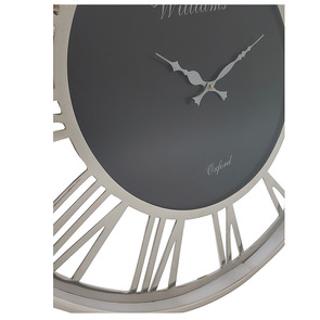 Horloge murale noire en métal