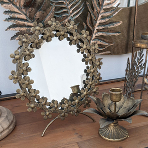 Petit miroir motif fleurs en métal doré effet vieilli