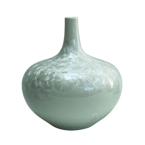 Vase organique blanc nacré en porcelaine H26