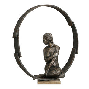 Statue silhouette avec anneau